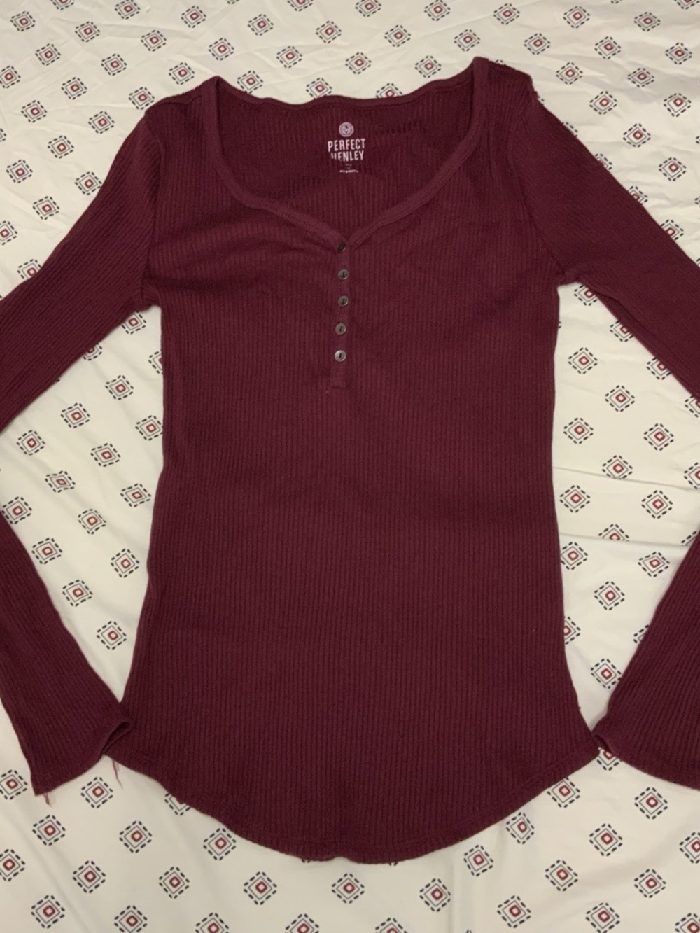So Perfect Henley Womens Small Burgundy Red Button Coquette 2000s Y2k Bella Swan